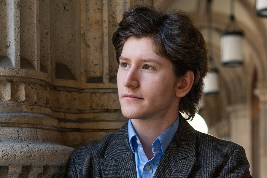 Емануил Иванов